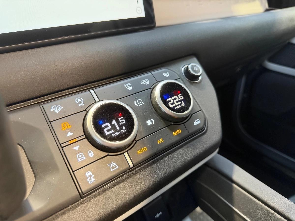 Land Rover Defender 110 3.0 D200 200 MHEV X-DYNAMIC 4WD BVA8 /ATTELAGE/TOIT PANO/CARPLAY/MERIDIAN/