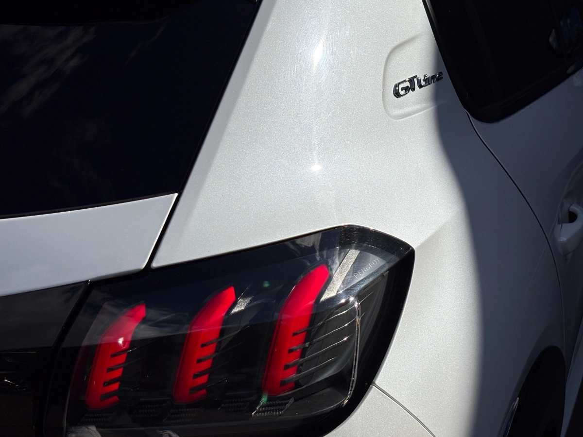 Peugeot 208 - photo 8