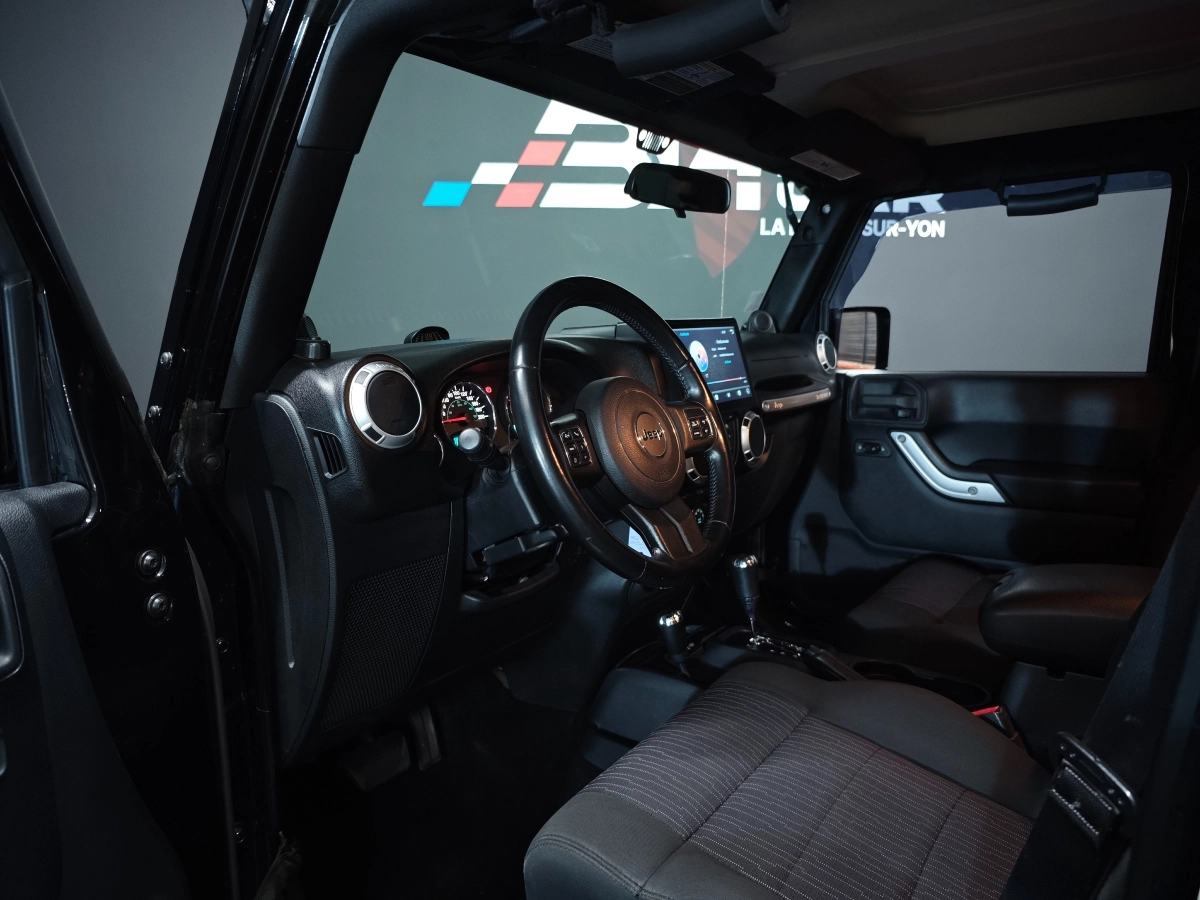 Jeep Wrangler - photo 10
