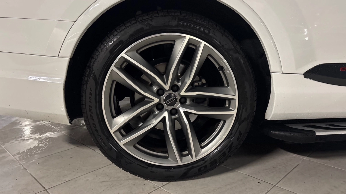 Audi Q7 - photo 10