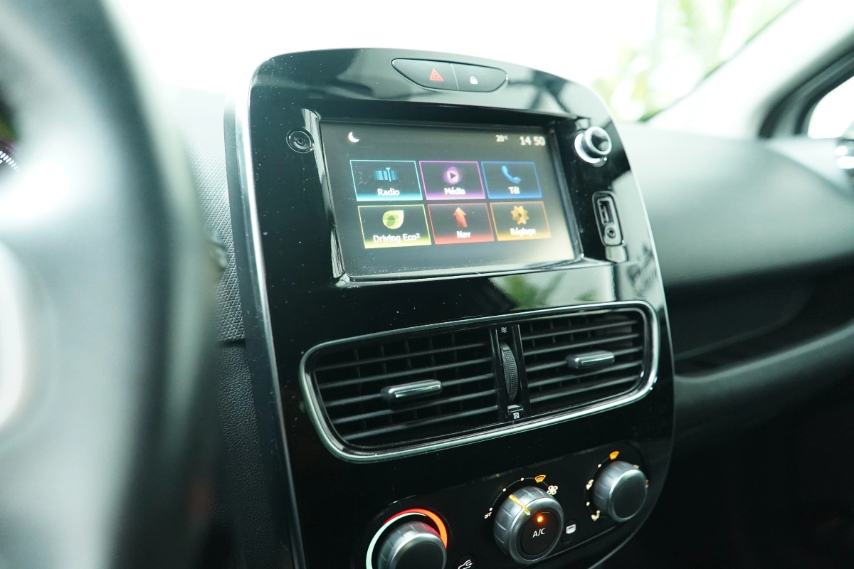 Renault Clio - photo 24