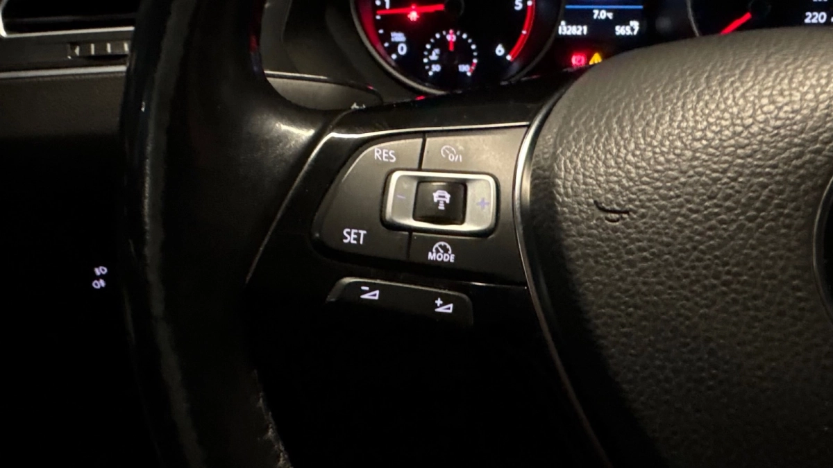 Volkswagen Tiguan - photo 21