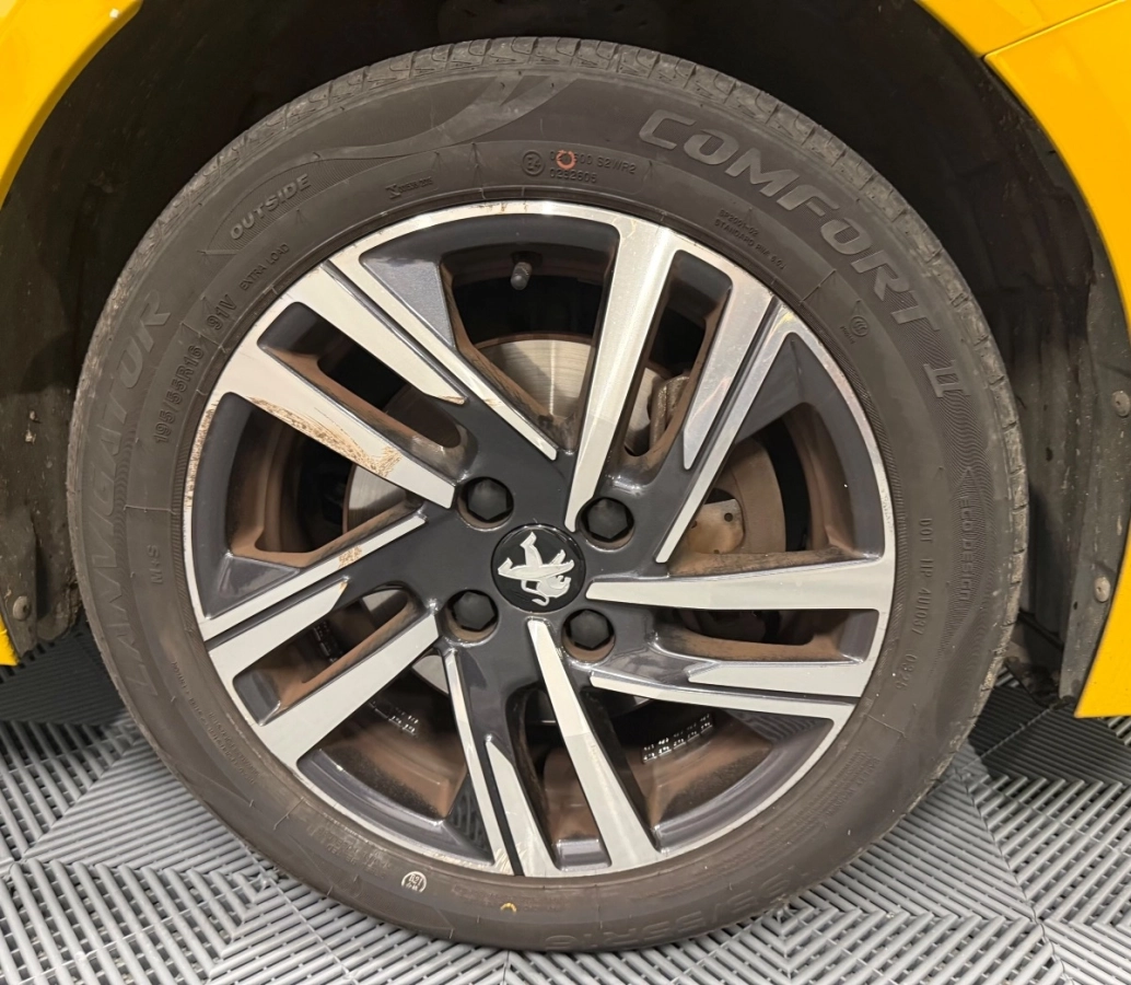 Peugeot 208 - photo 24