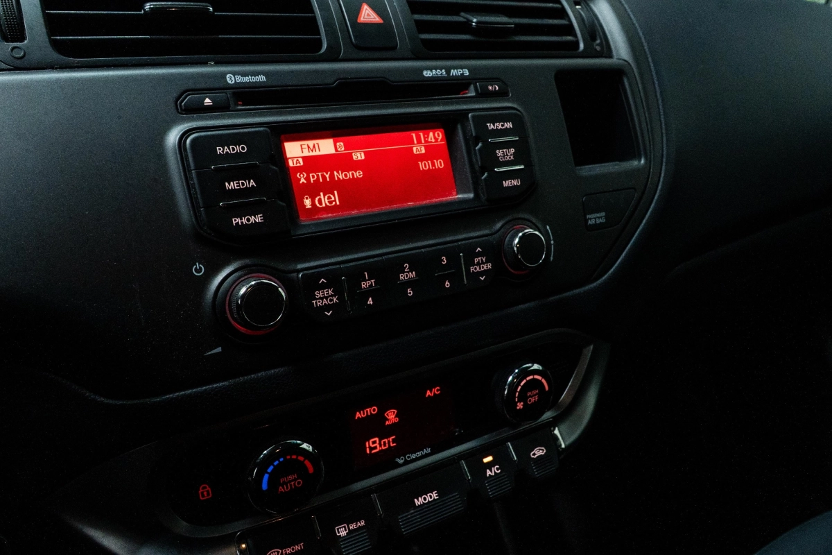 Kia Rio - photo 20
