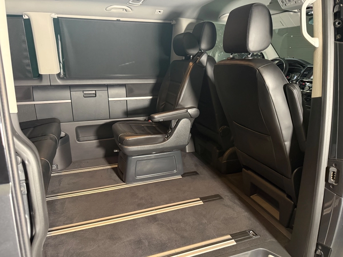 Volkswagen Multivan - photo 16