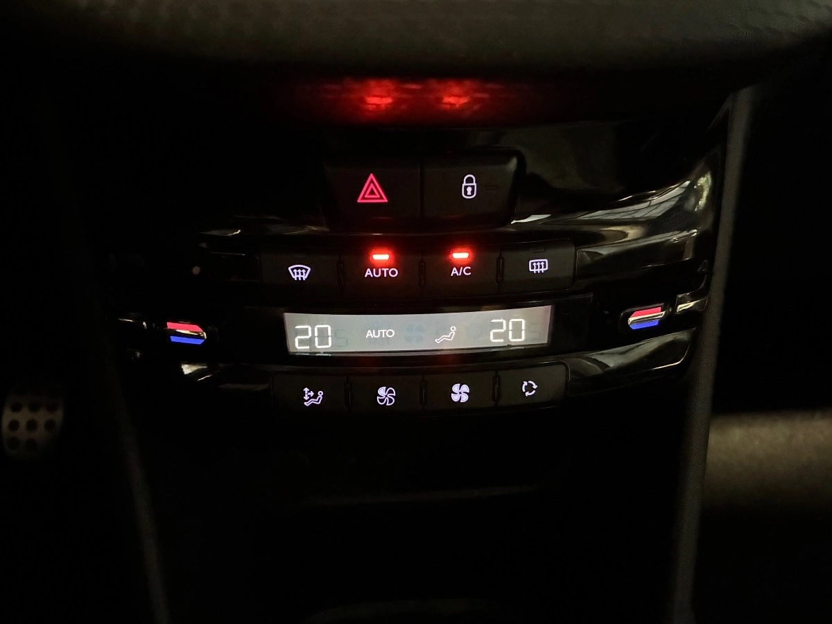 Peugeot 208 - photo 22