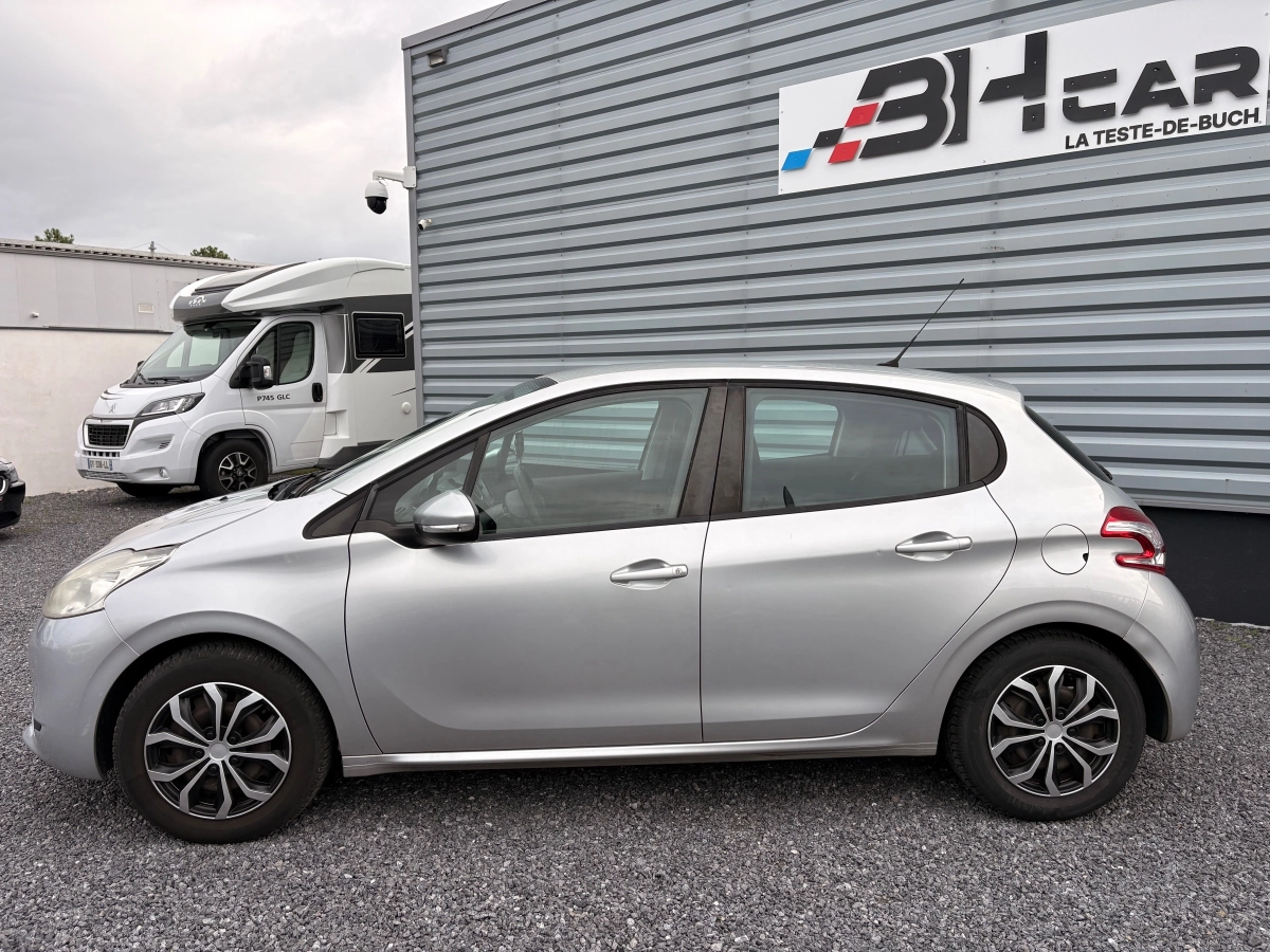 Peugeot 208 - photo 3