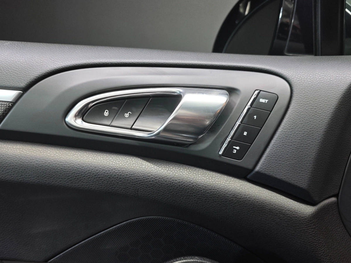 Porsche Cayenne - photo 26