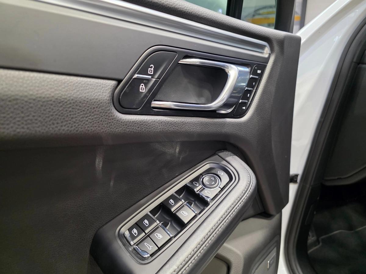 PORSCHE MACAN 2.0 245 TOIT PANO / CHRONO / BOSE