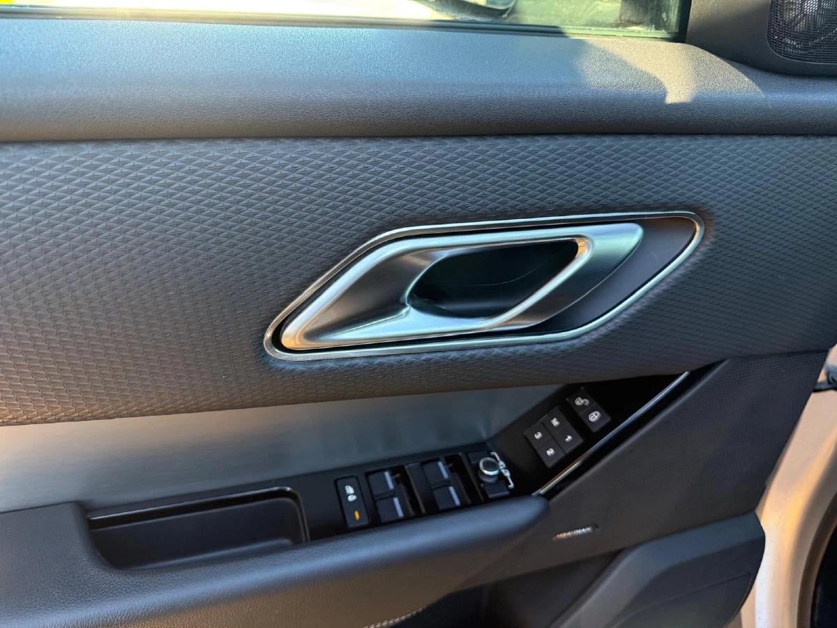 LAND ROVER RANGE ROVER Velar P250 2.0 Si4 4WD 250 CH Boîte automatique