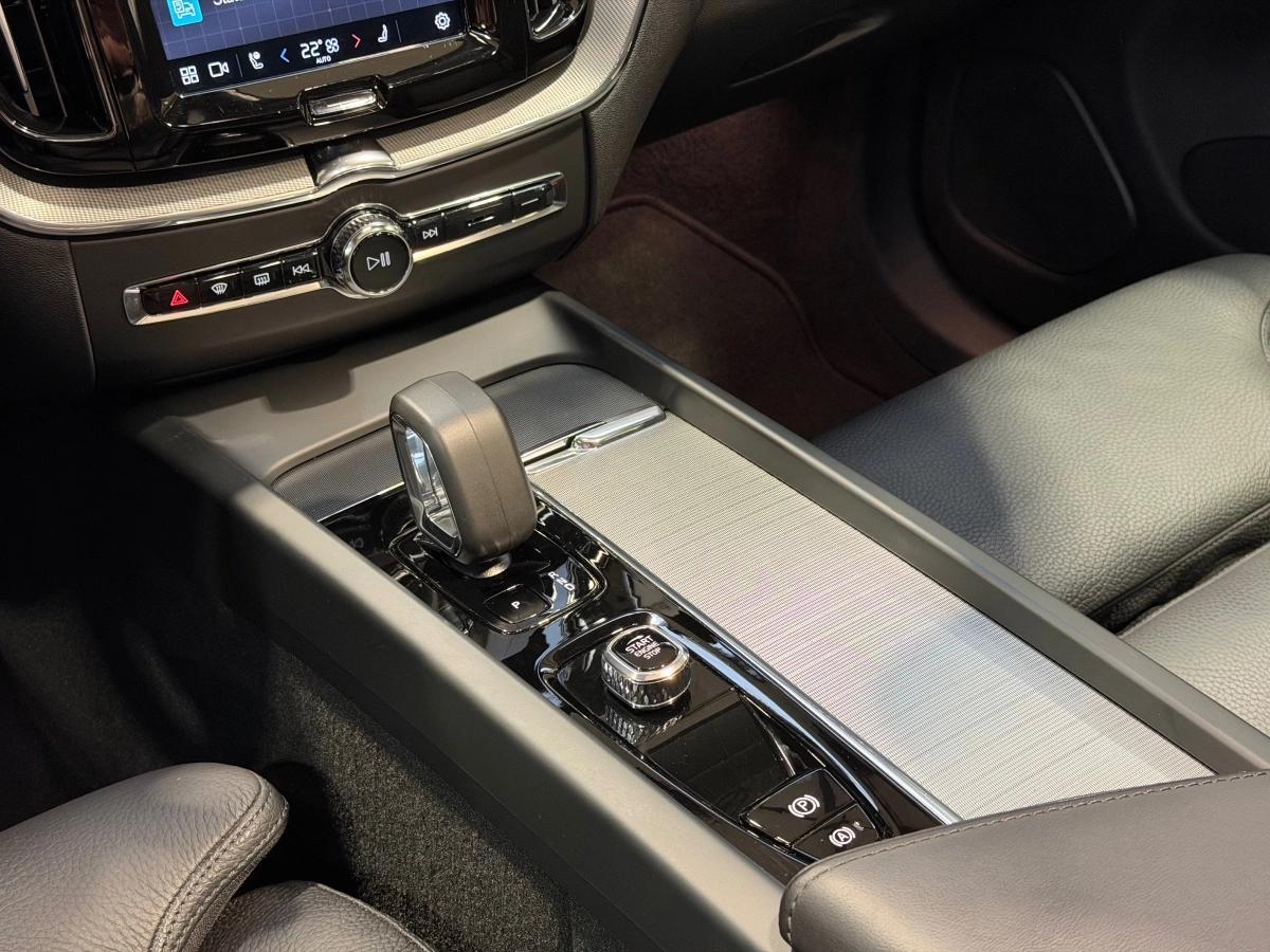 Volvo Xc60 2.0 T8 455H 310 RECHARGE PHEV HYBRID TWIN-ENGINE 18.8KWH ULTIMATE STYLE CHROME AWD GEARTRONIC BVA