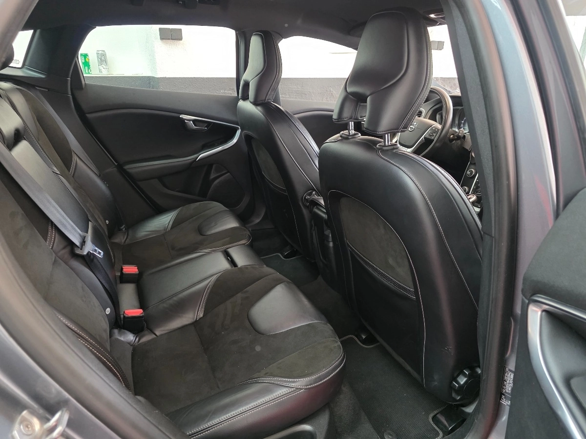 Volvo V40 - photo 25