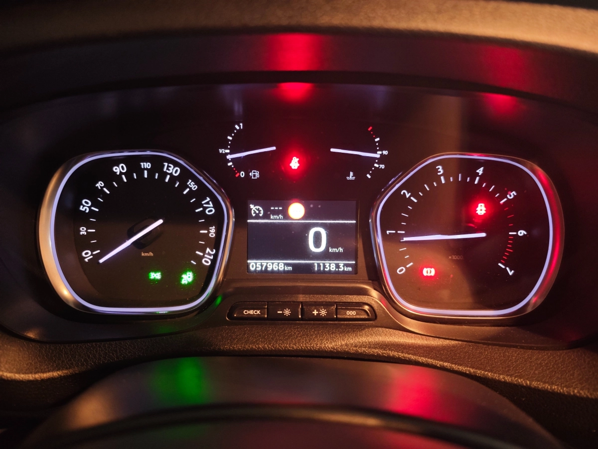 Toyota Pro Ace - photo 9