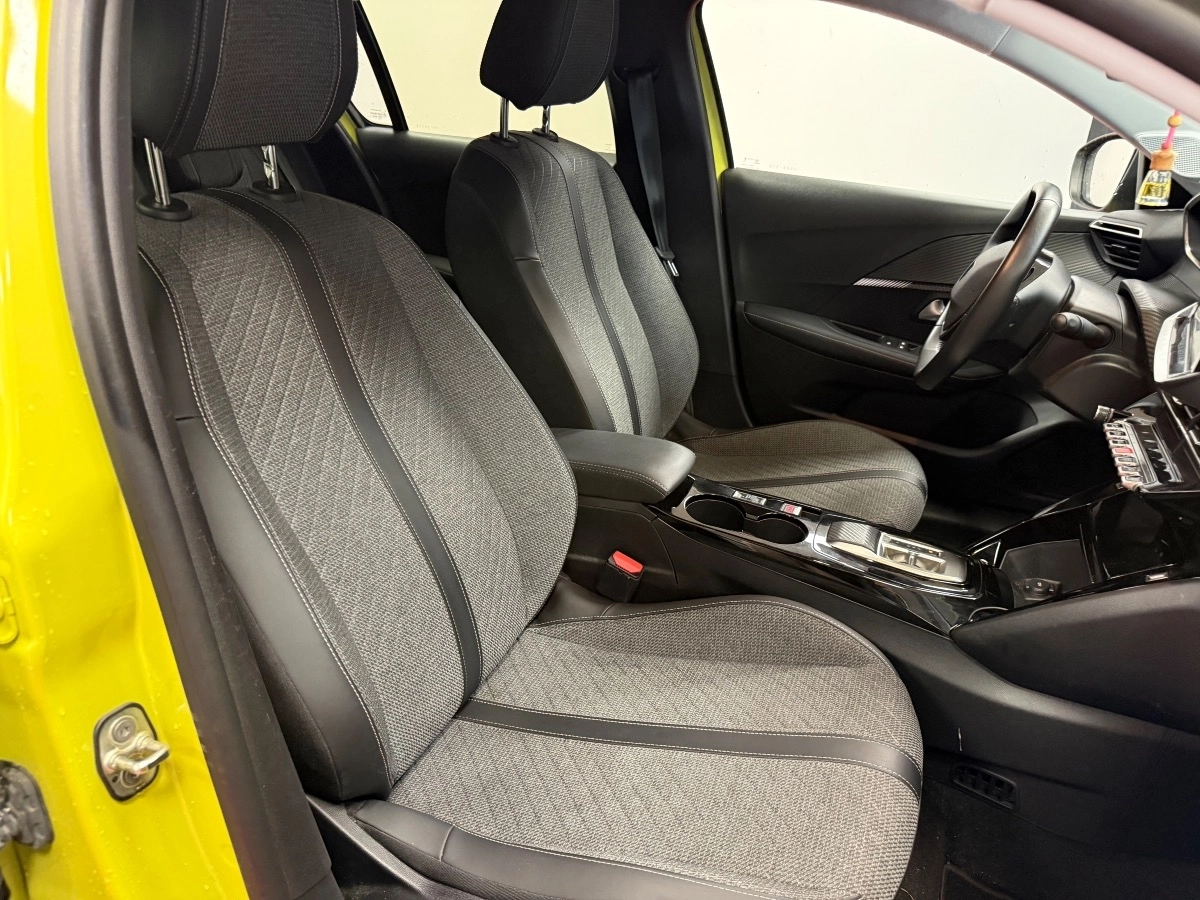 Peugeot E-208 - photo 15