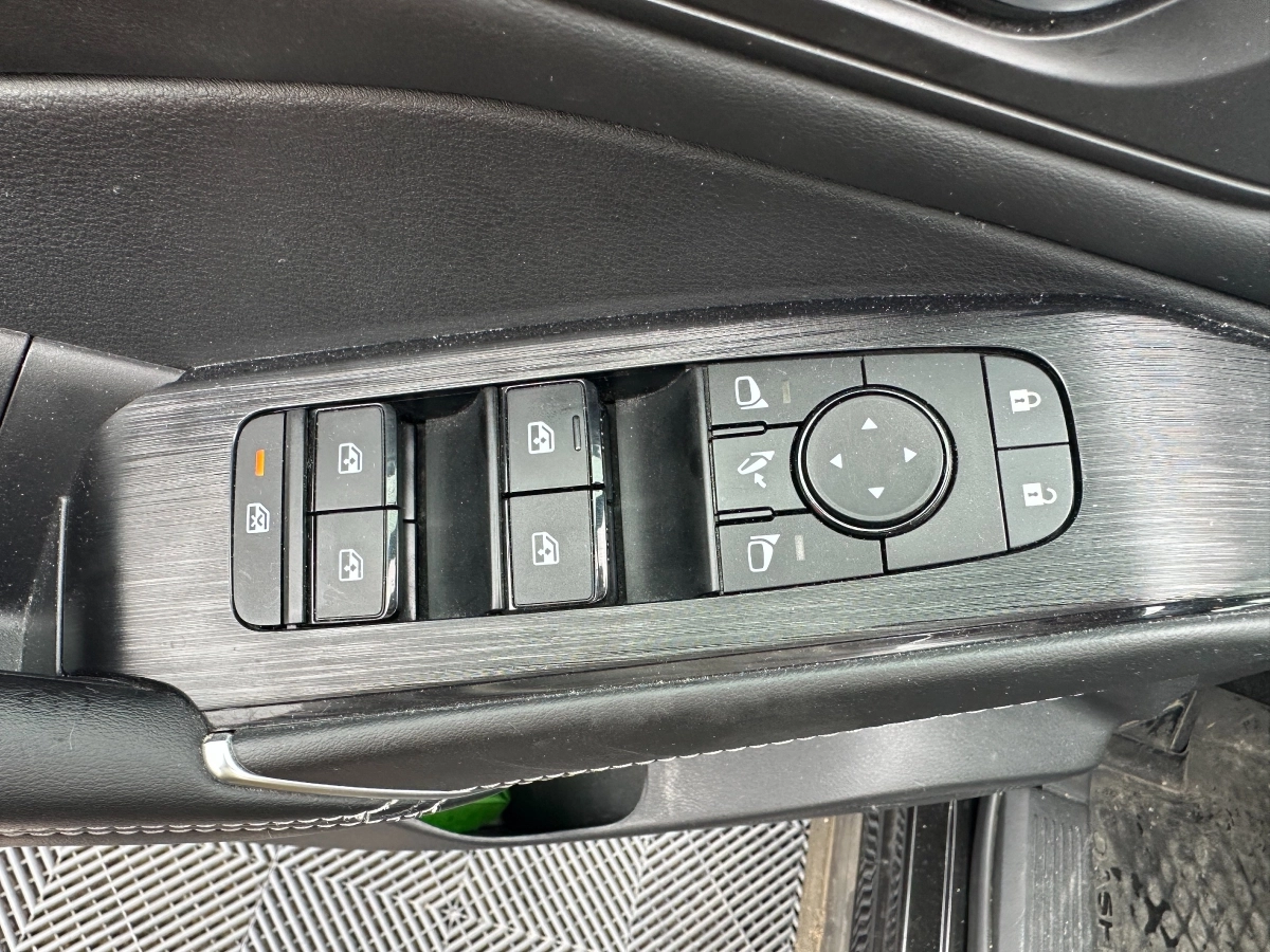 Nissan Qashqai - photo 17