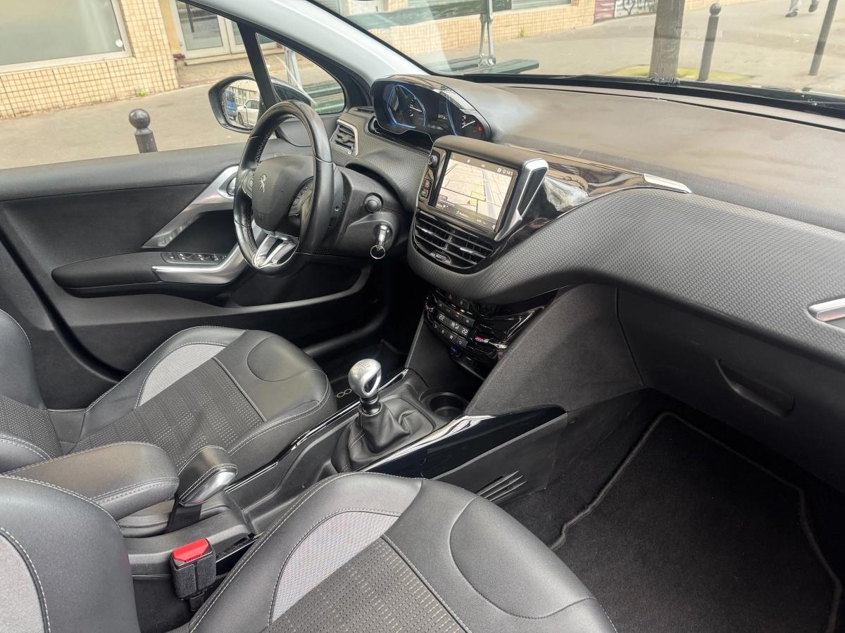 Peugeot 2008 GENERATION-I 1.2 PURETECH 110 ALLURE START-STOP