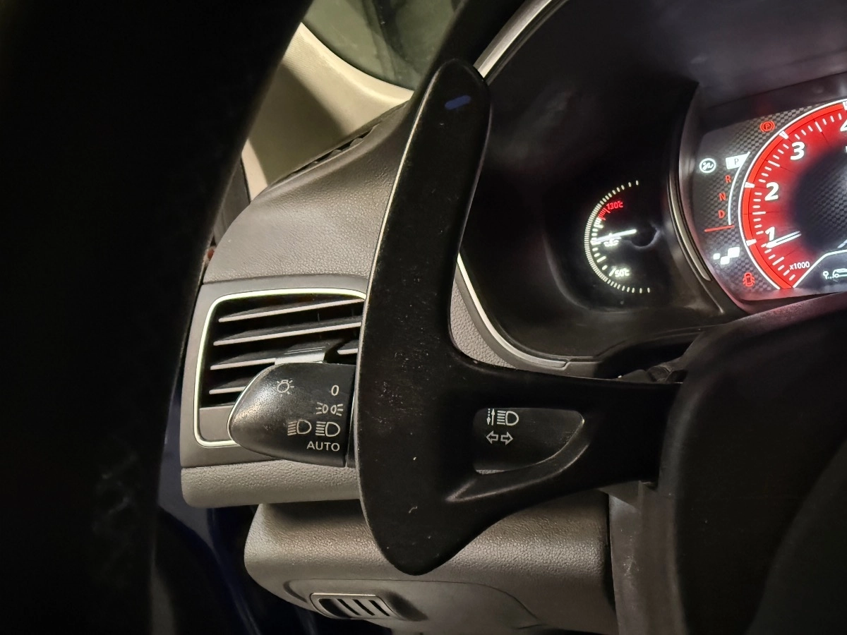 Renault Megane - photo 26
