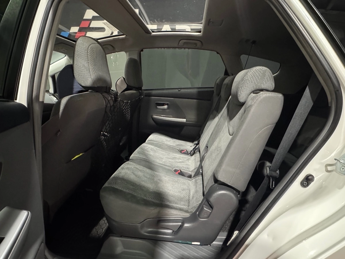 Toyota Prius Plus - photo 12
