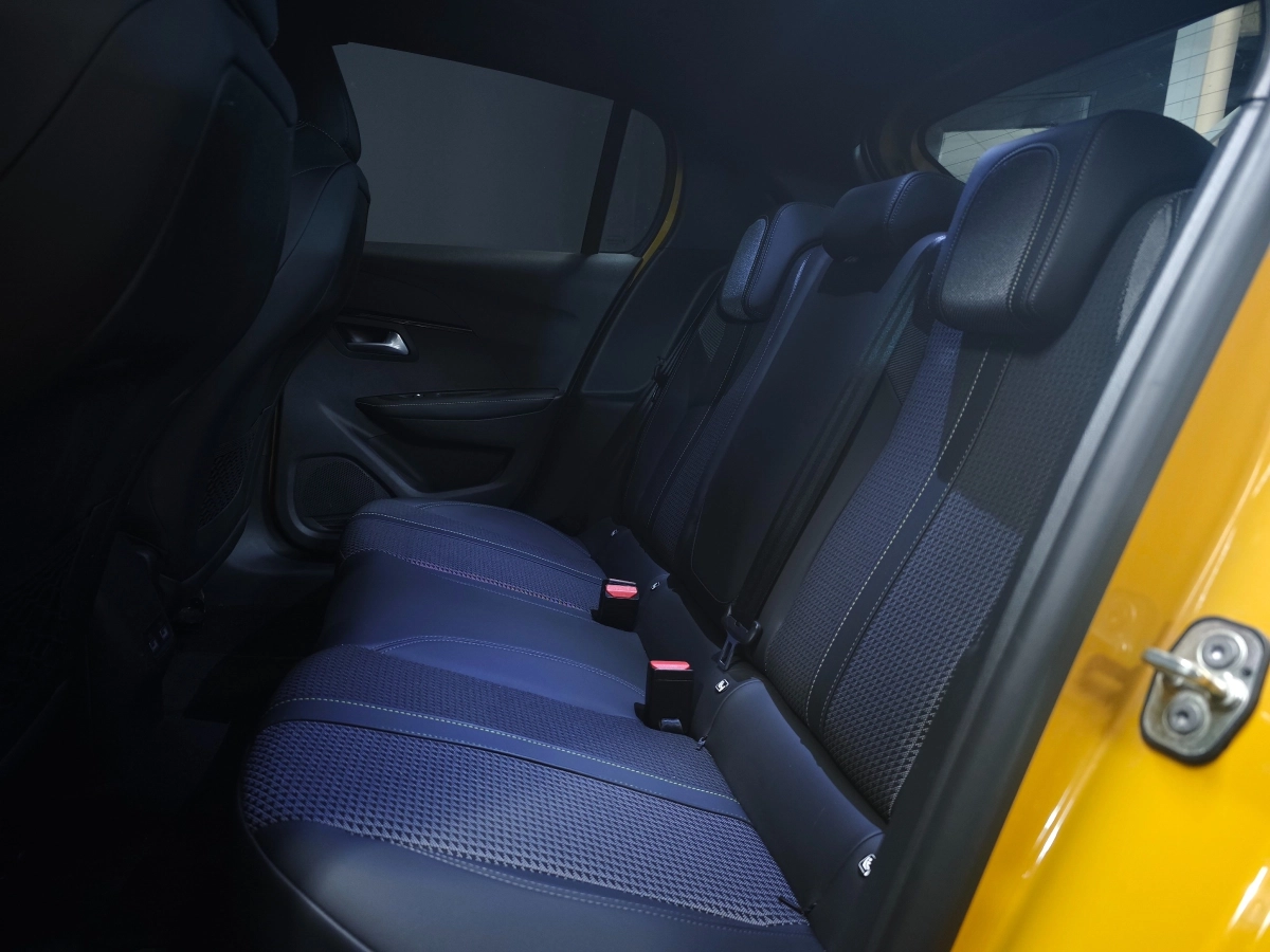 Peugeot 208 - photo 28