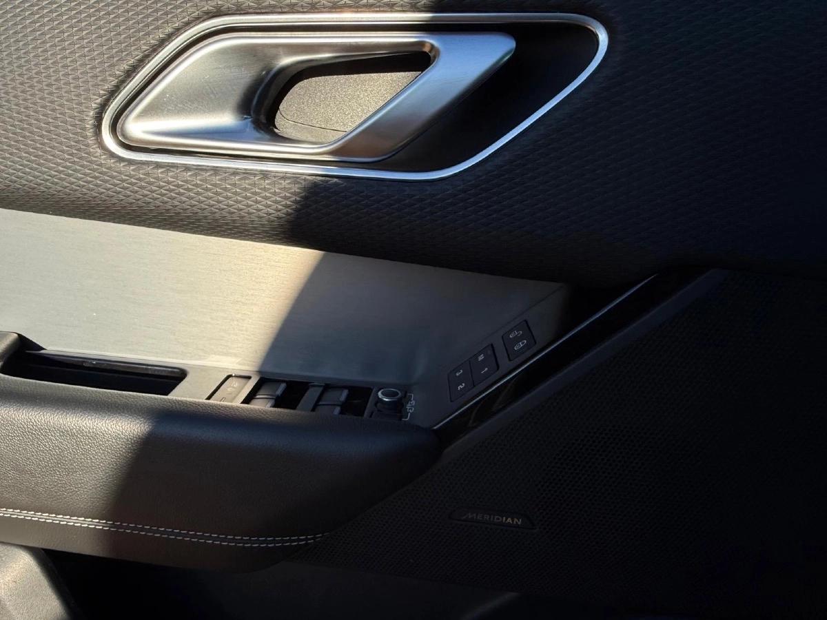 LAND ROVER RANGE ROVER Velar P250 2.0 Si4 4WD 250 CH Boîte automatique