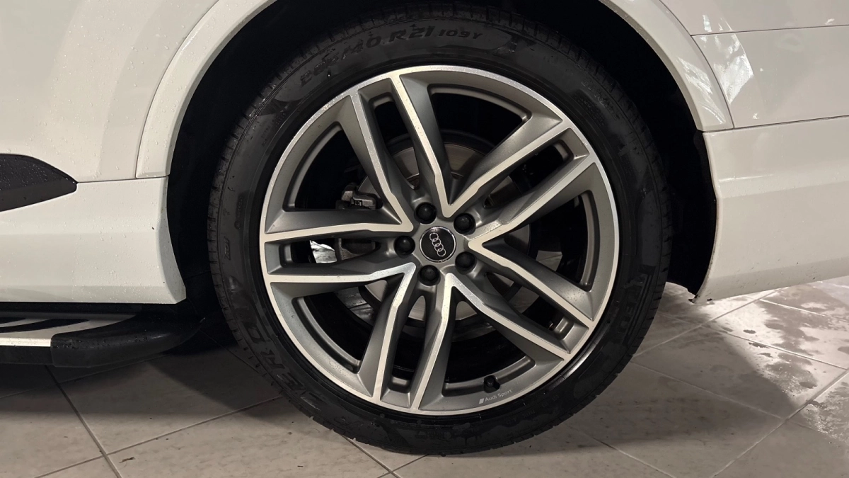 Audi Q7 - photo 12