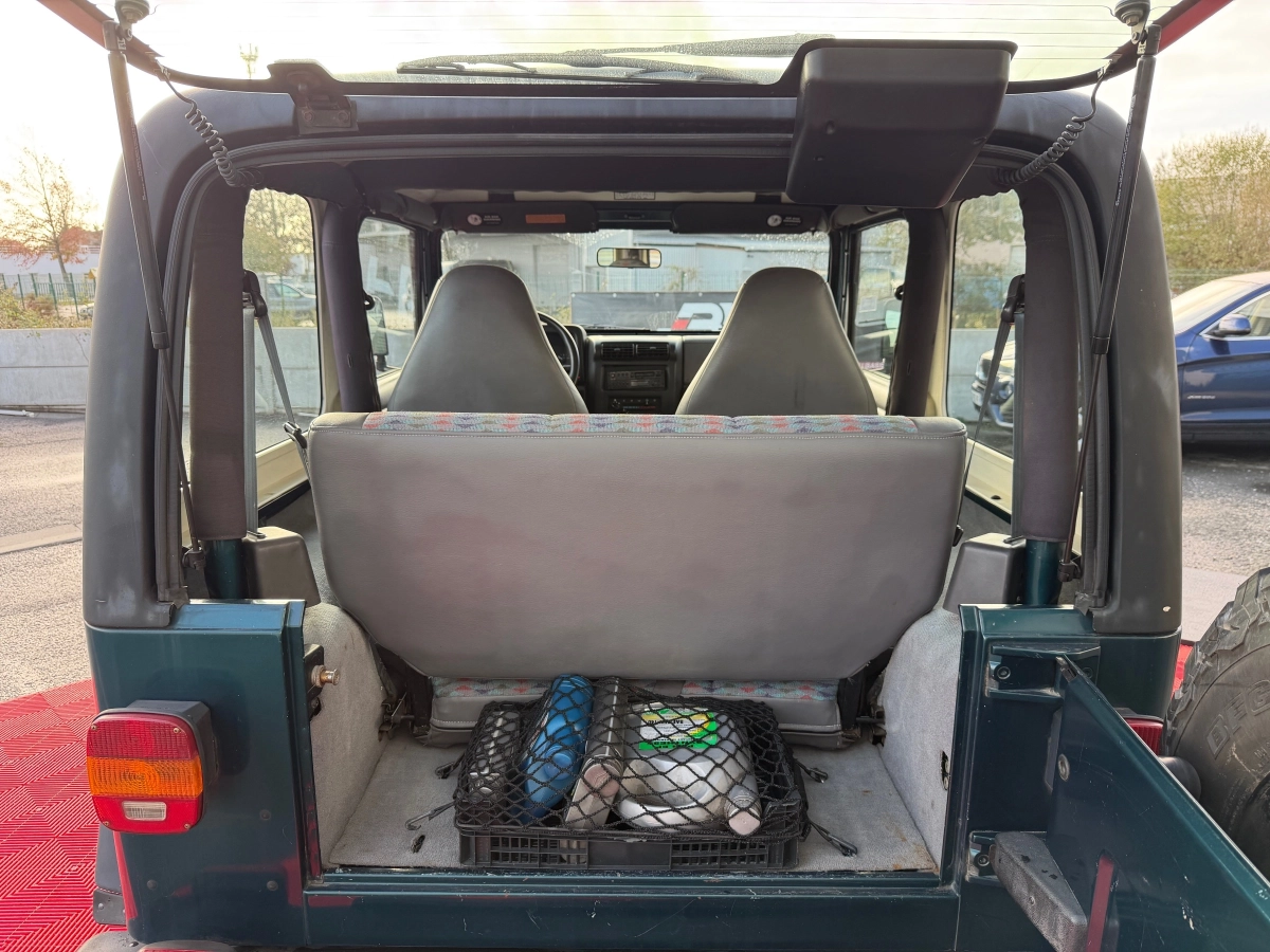 Jeep Wrangler - photo 18