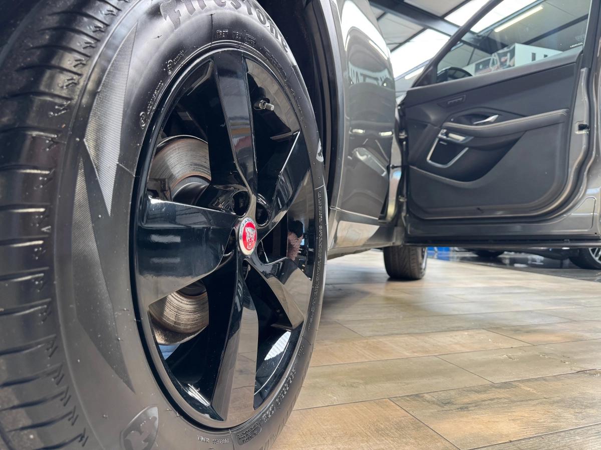 Jaguar E-pace 2.0 D240 240 R-DYNAMIC SE AWD BVA / TOIT PANO / MERIDIAN / SIEGES ELEC CHAUFFANTS