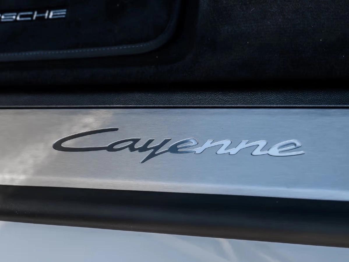 Porsche Cayenne Electrique 442ch 632km WLTP Toit Ouvrant/Attelage/Sport Sound/21“/Sièges 14/Volant Surfaces et Siège