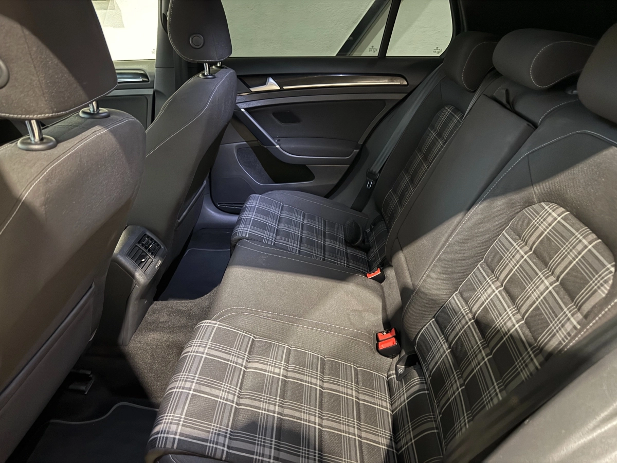 Volkswagen Golf - photo 12