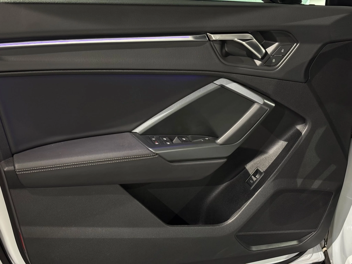 Audi Q3 - photo 9
