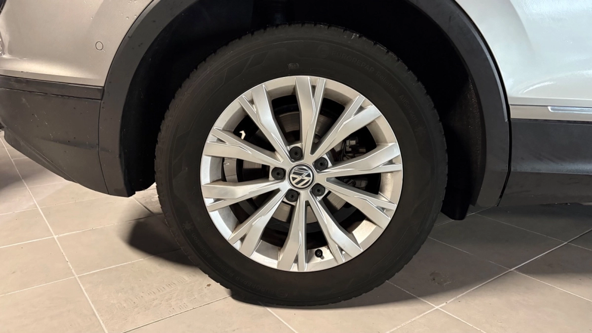 Volkswagen Tiguan - photo 13