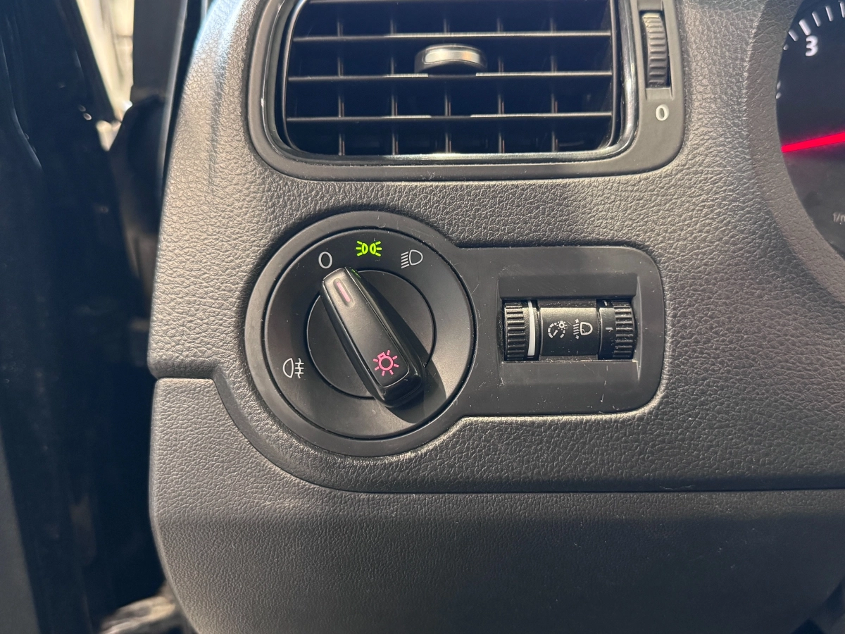 Volkswagen Polo - photo 16
