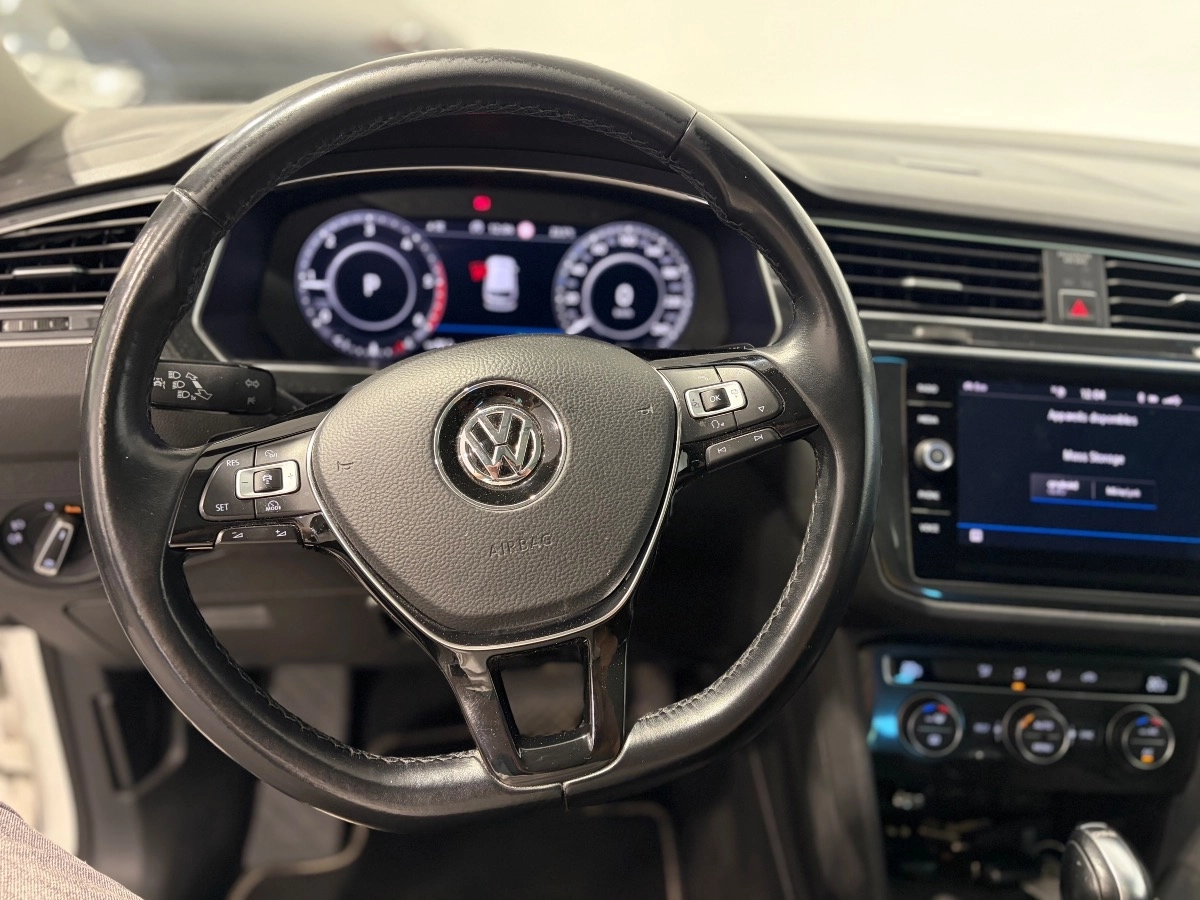 Volkswagen Tiguan - photo 21