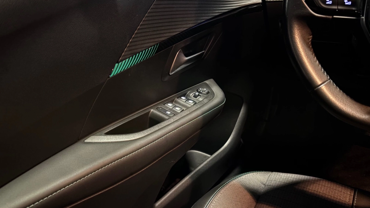Peugeot 208 - photo 31