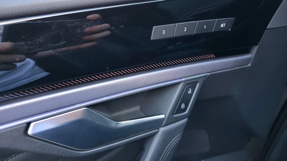 Volkswagen Touareg - photo 13