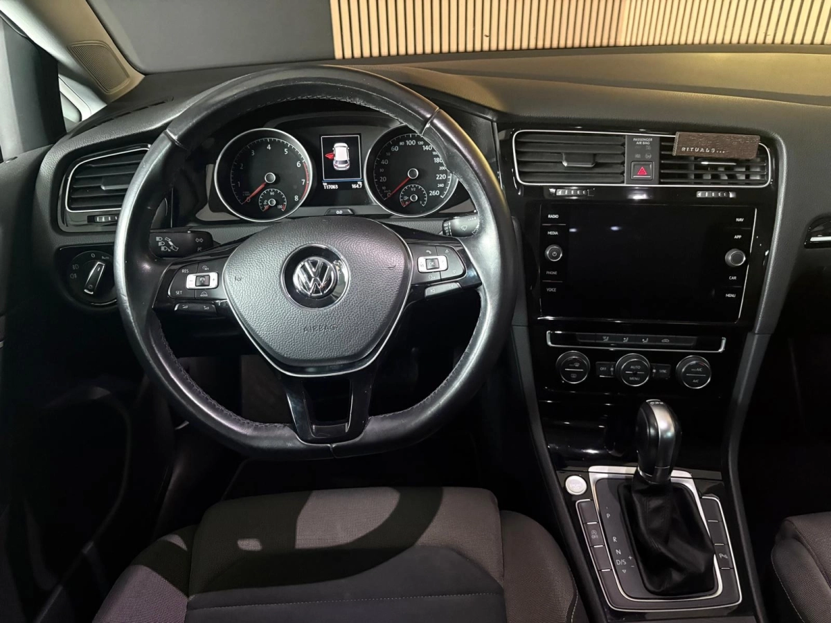 Volkswagen Golf - photo 8