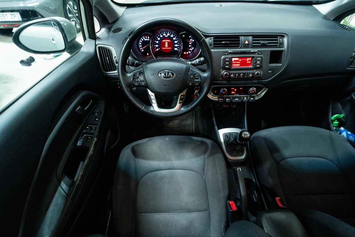 Kia Rio - photo 12