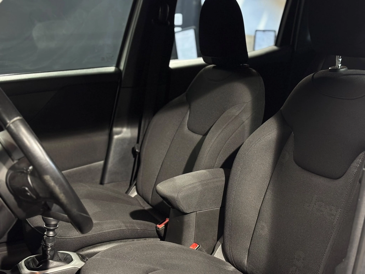 Jeep Renegade - photo 11