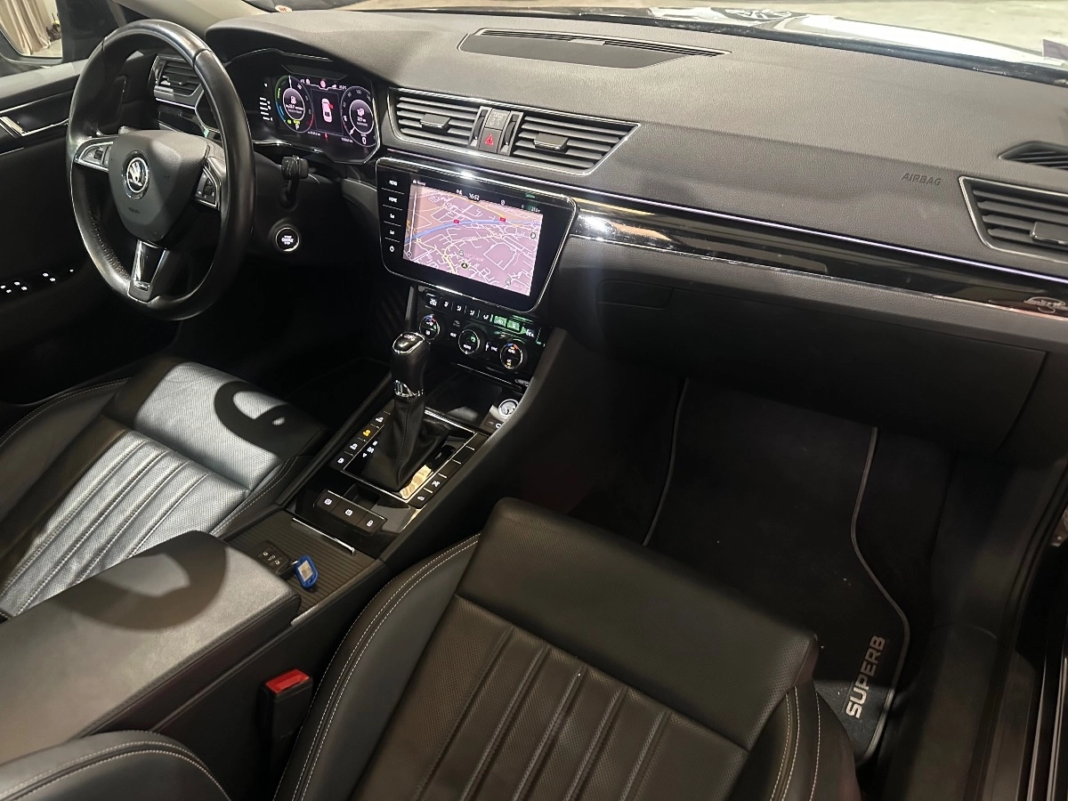 Skoda Superb - photo 18