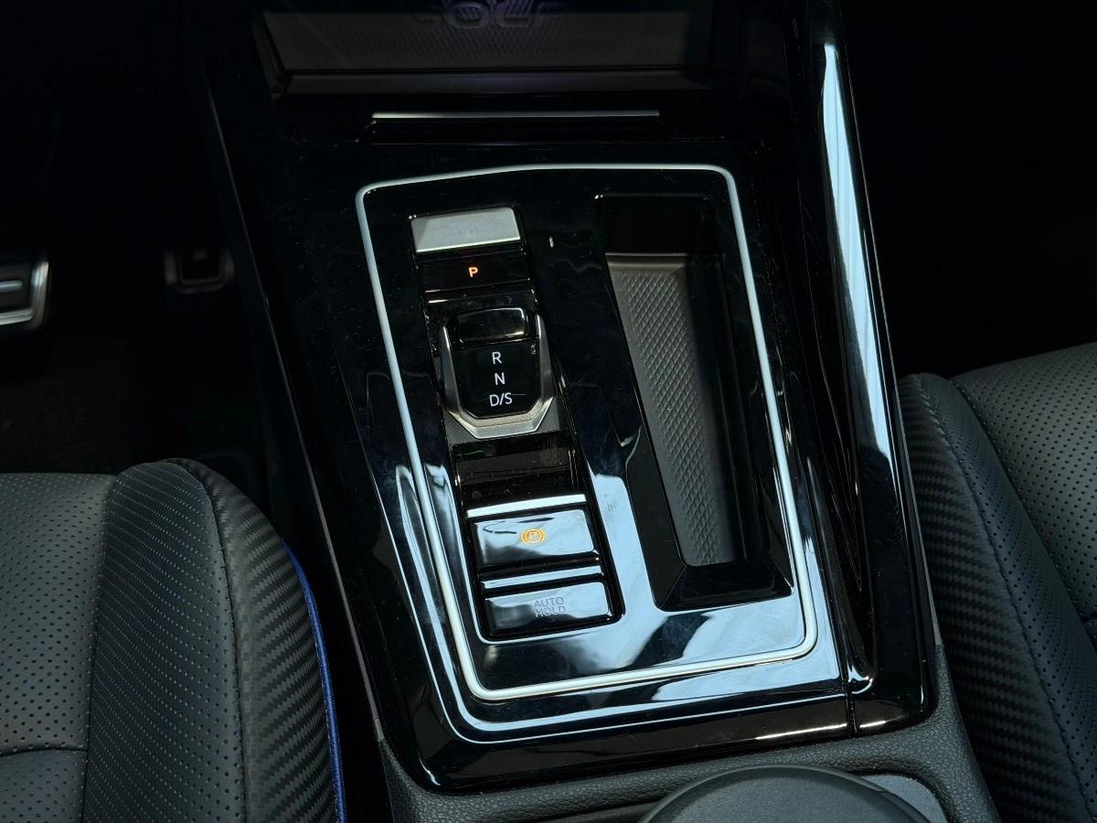 VOLKSWAGEN GOLF VIII R - 2.0 TSi 4MOTION DSG7 333CH - AKRAPOVIC/HARMAN KARDON/TOIT OUVRANT