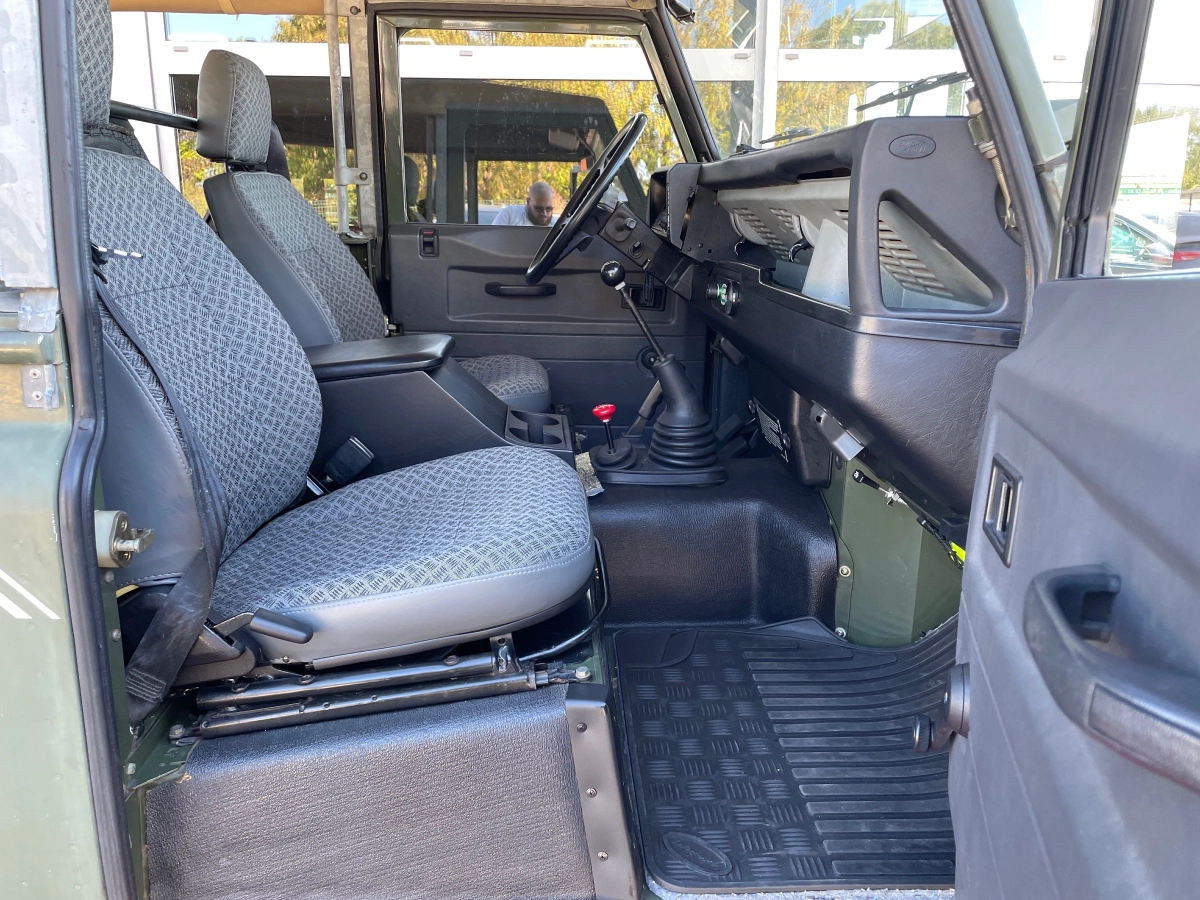 Land Rover Defender - photo 12