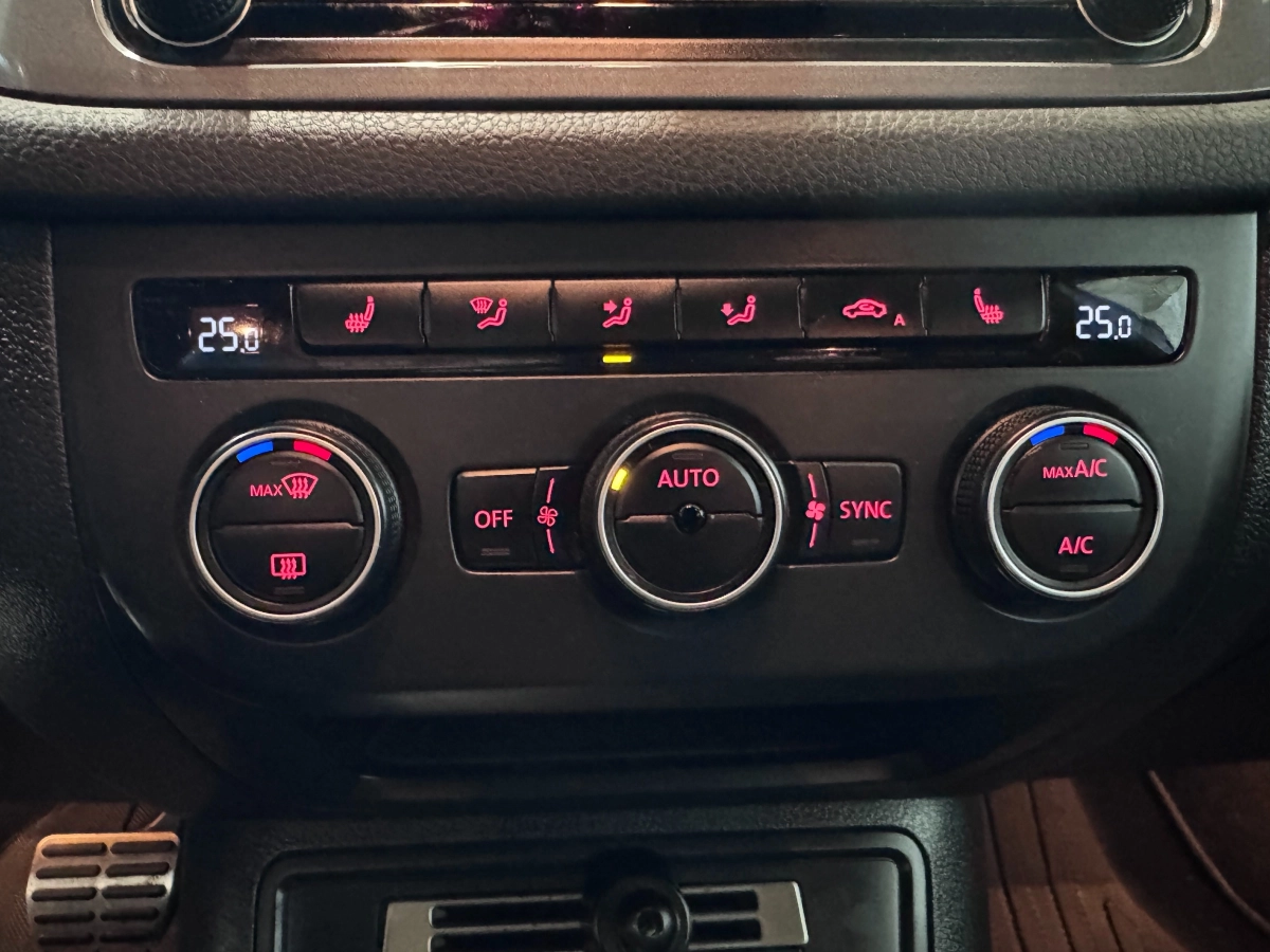 Volkswagen Tiguan - photo 16