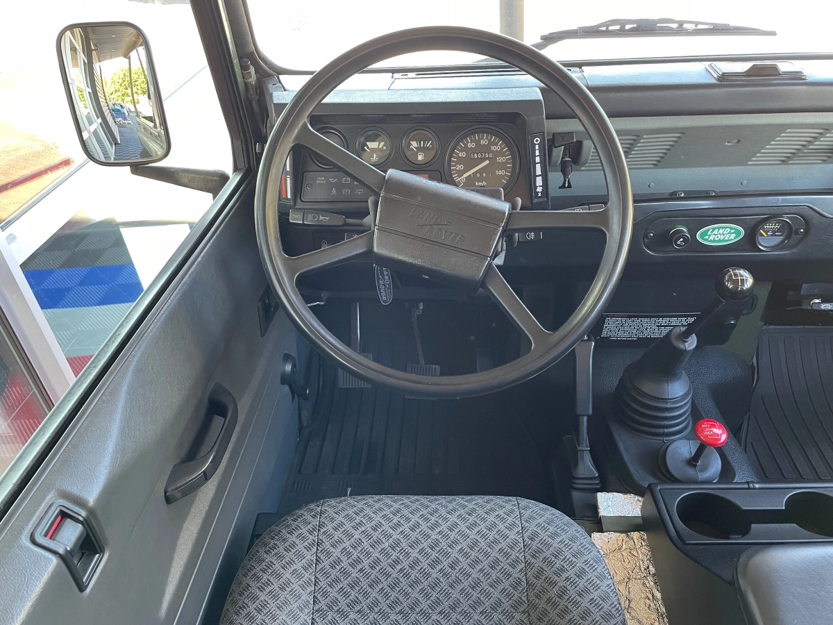 Land Rover Defender - photo 16