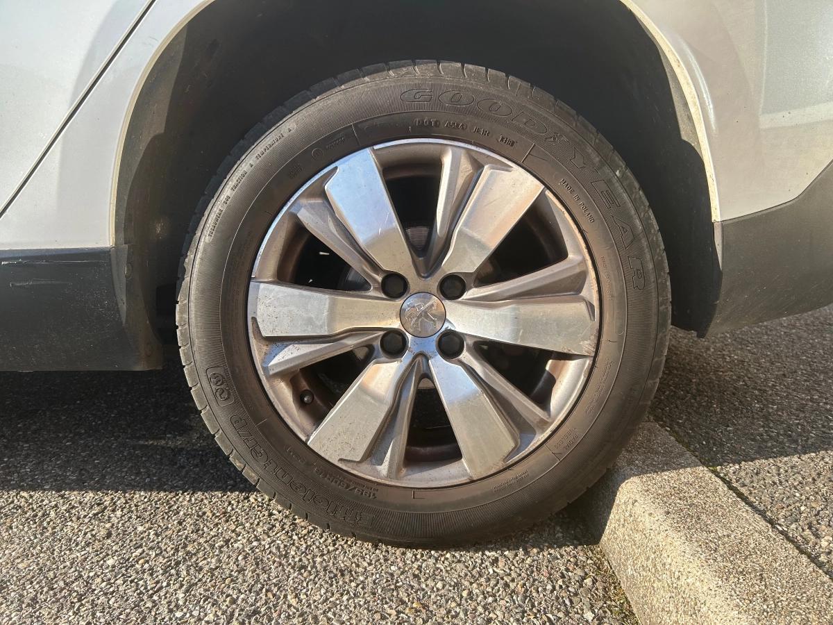 Peugeot 2008 GENERATION-I 1.6 BLUEHDI 120 GT LINE START-STOP