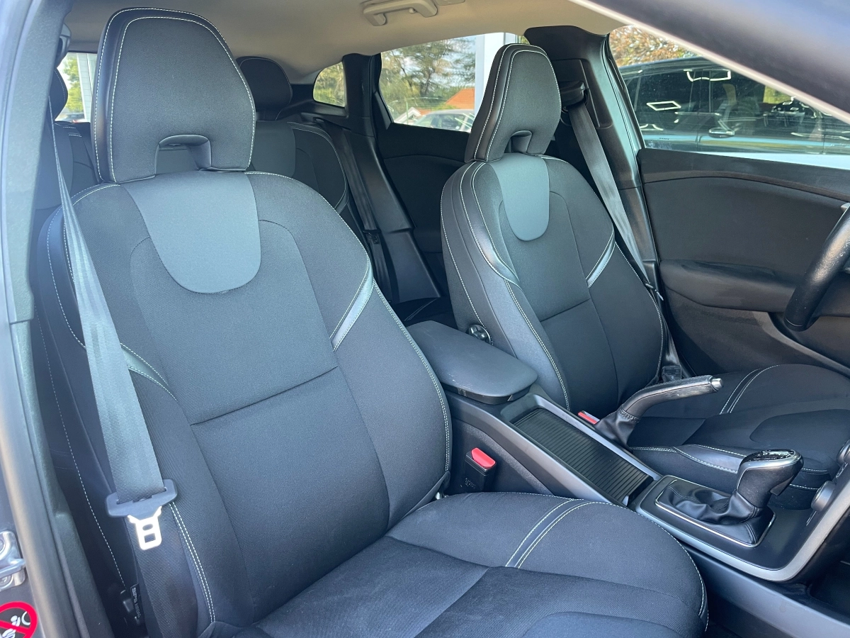 Volvo V40 - photo 11