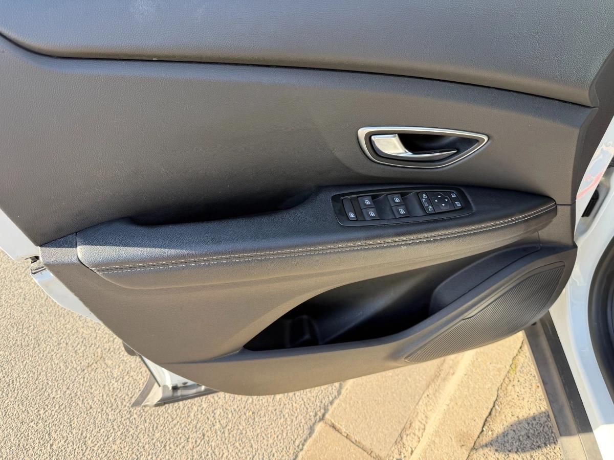 Renault Scenic 1.3 TCE 140 BLACK EDITION