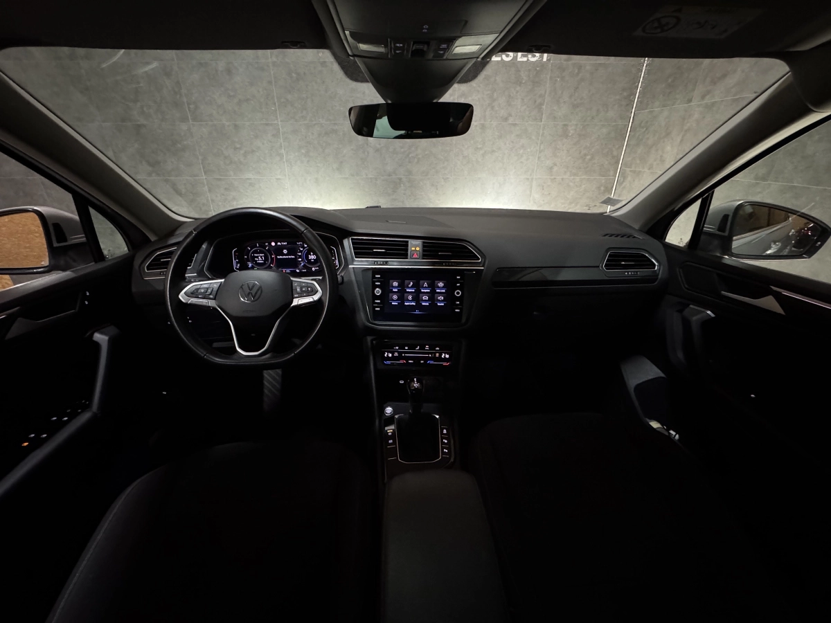 Volkswagen Tiguan - photo 5