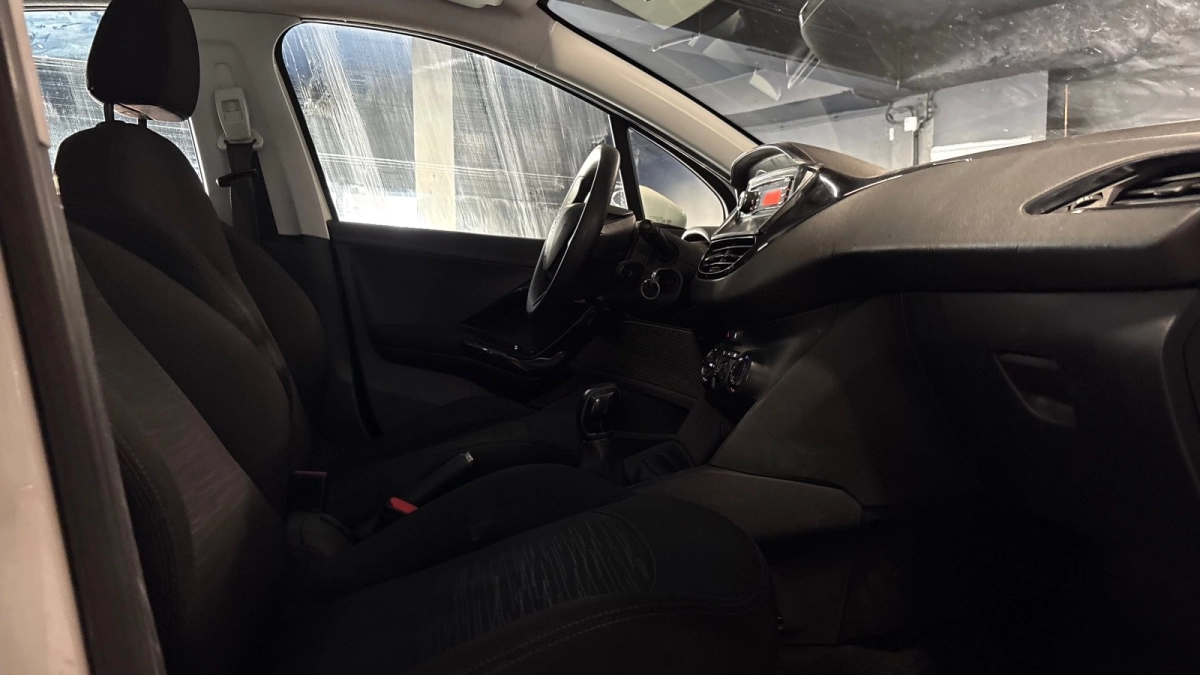 Peugeot 208 - photo 23