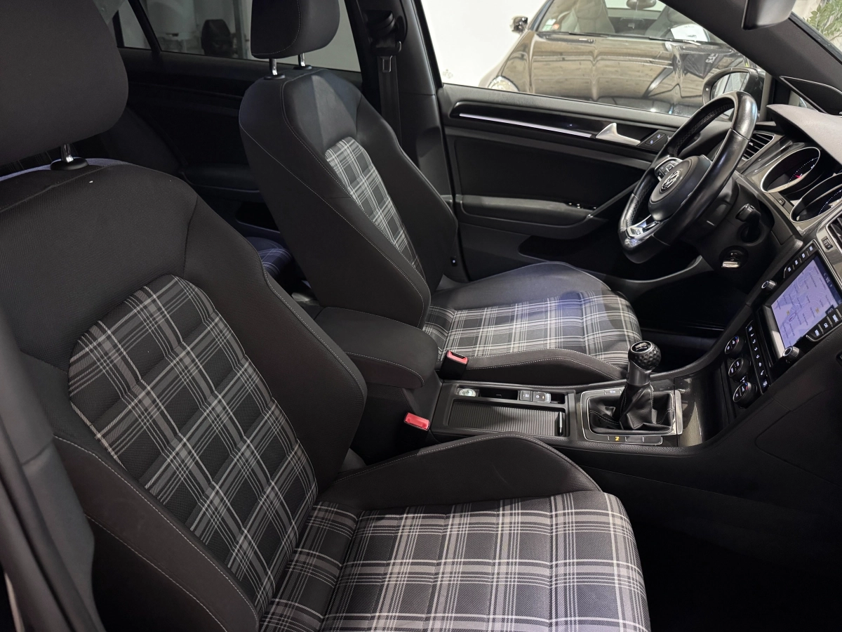Volkswagen Golf - photo 11