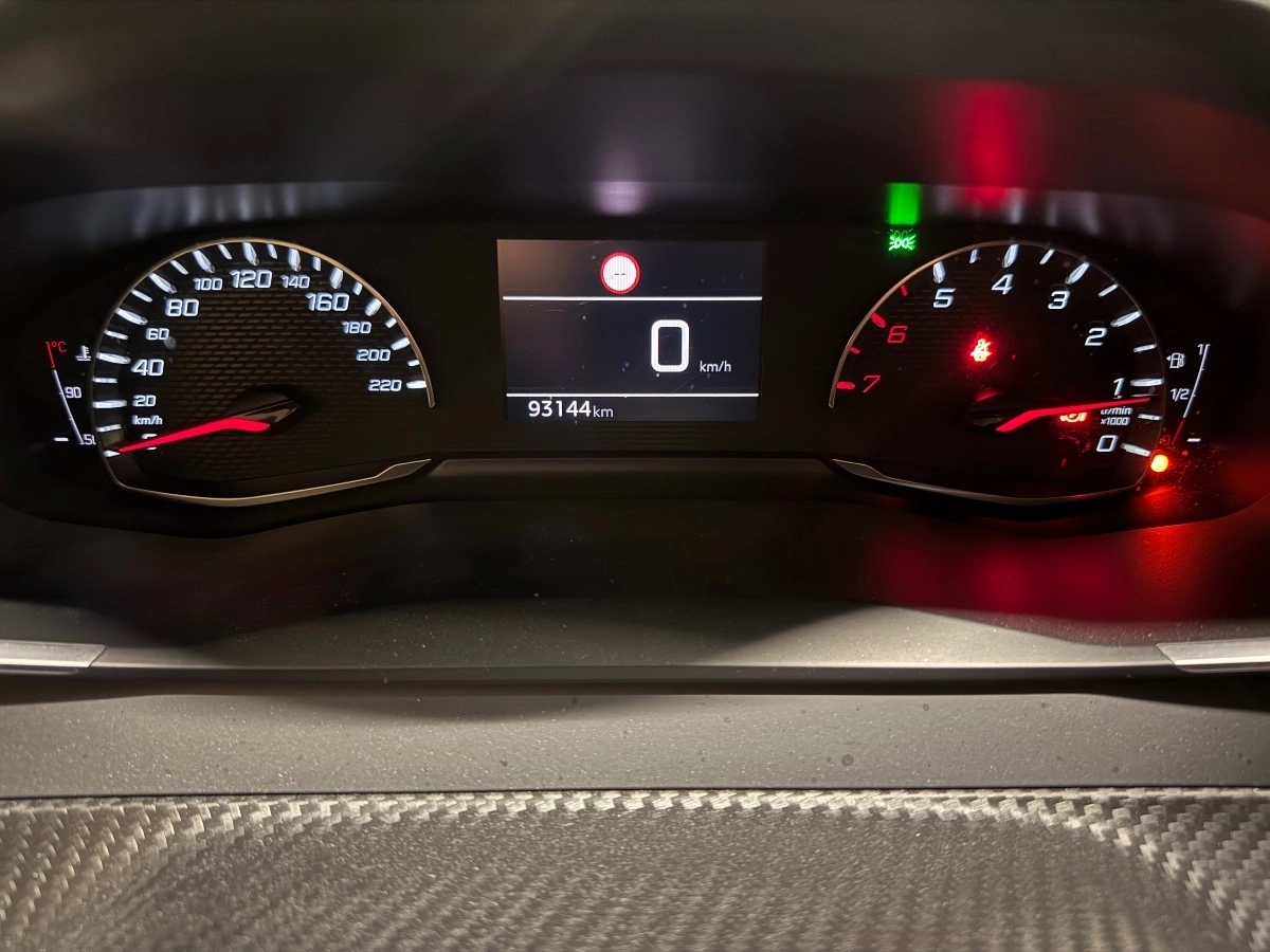 Peugeot 208 - photo 13